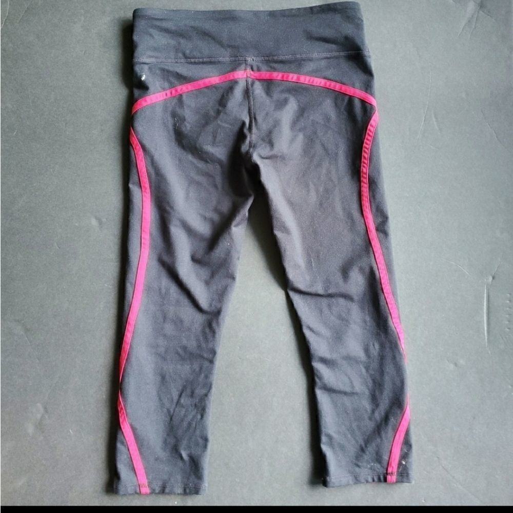 Fabletics Black Capris - Picture 6 of 9